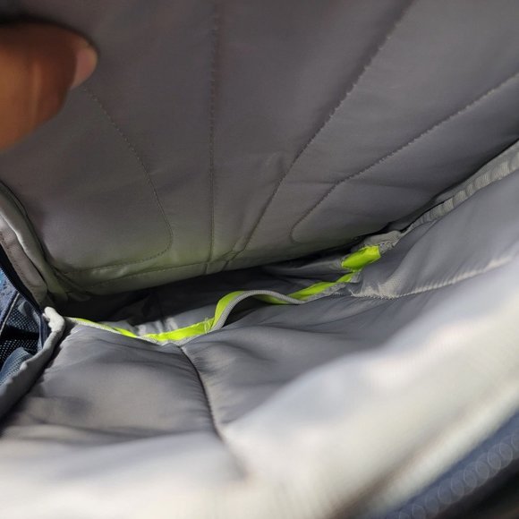 Camelbak Daystar 16 Hydration Backpack 2.5L Reservoir Mesh Back Hiking Camping - Picture 13 of 16